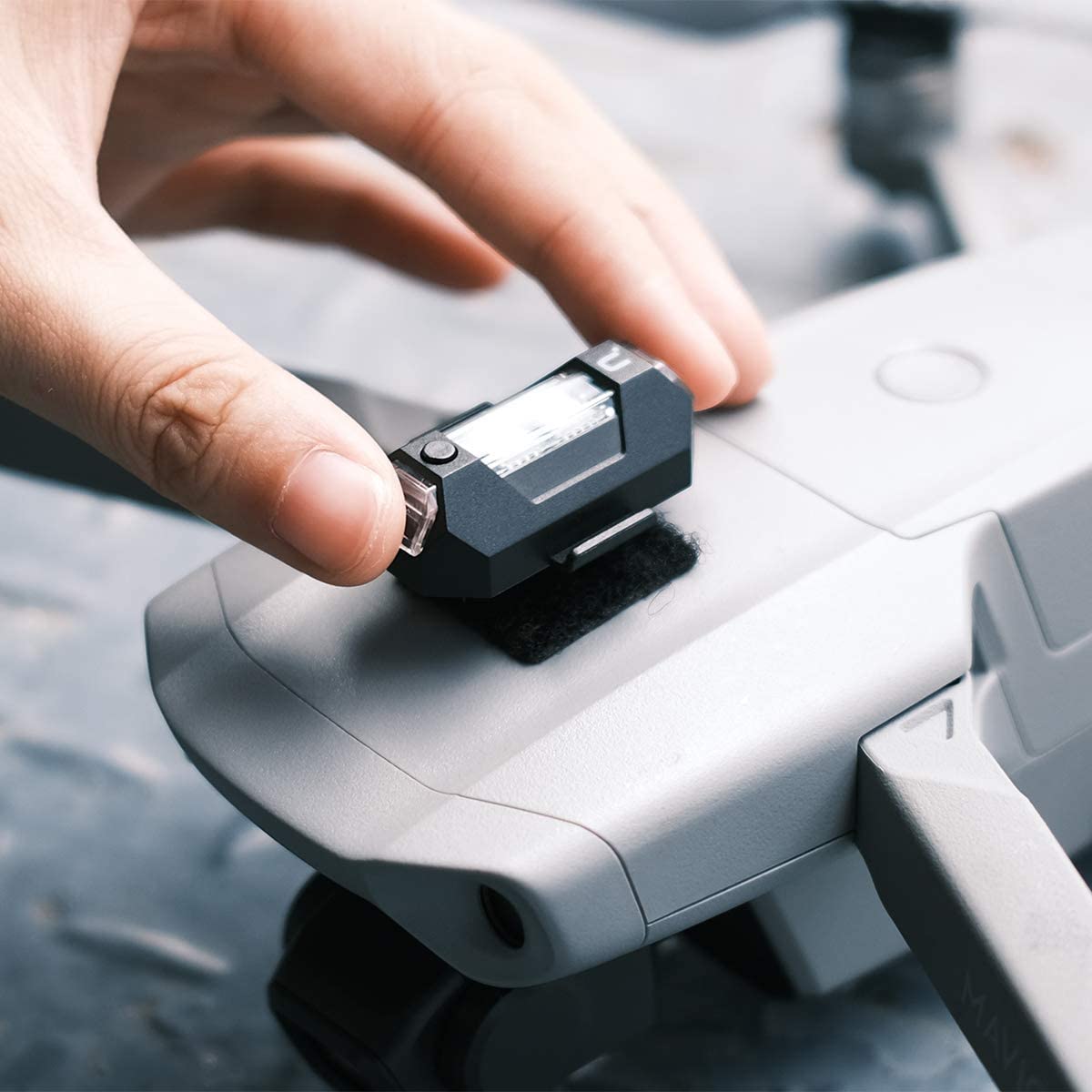 Ulanzi DR-02 Strobe LED Drone Light Compatible with DJI Mavic AIR 2 Pro Inspire 2 Pro; 3 km Visible Anti-Collision Light with Adjustable 3 Colours and 110mAh Battery